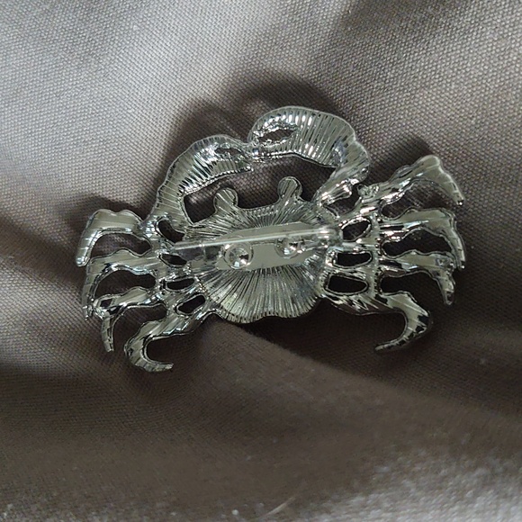 Red Rhinestone Crab Brooch - Picture 3 of 4